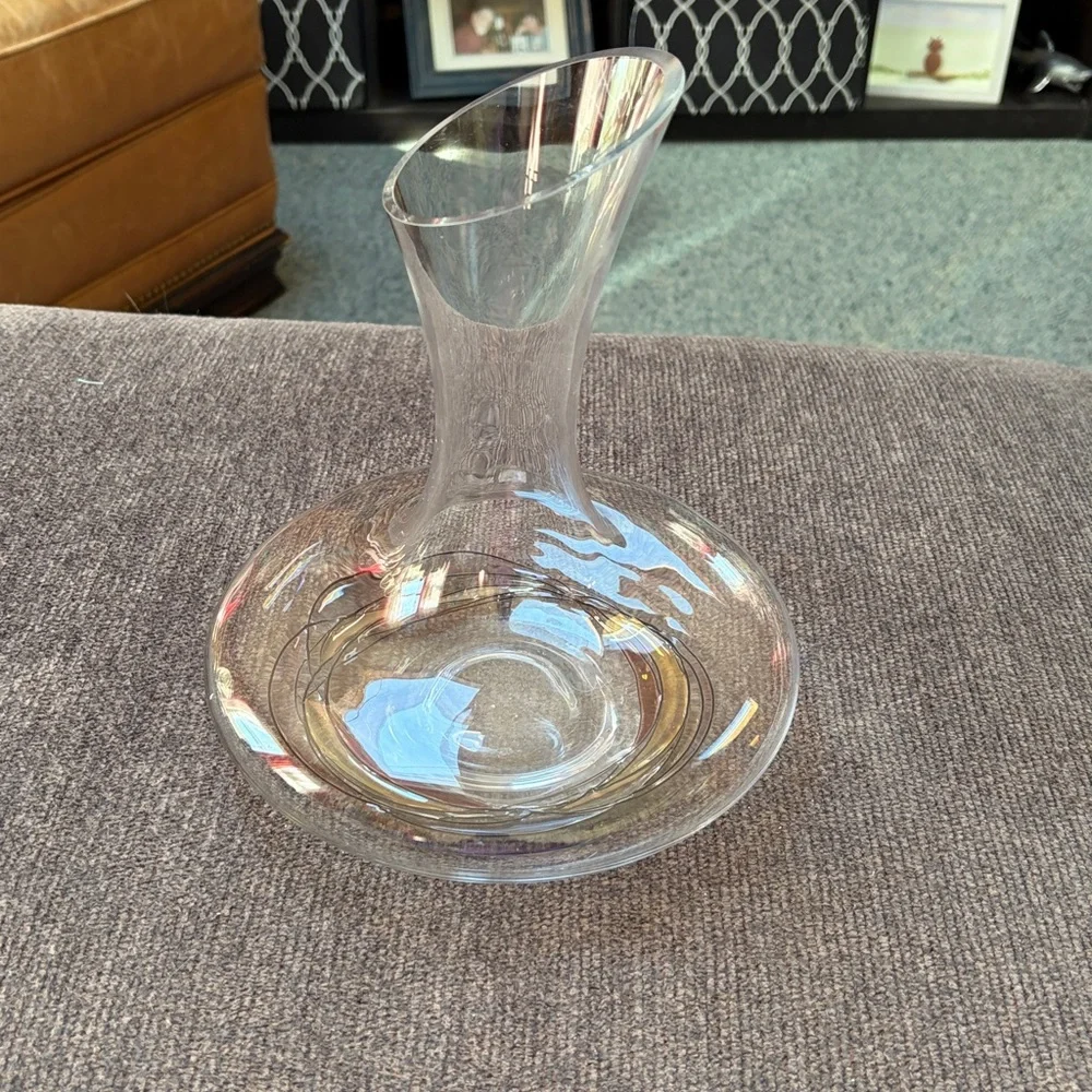 Elegant Clear Glass Decanter